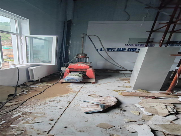 谢岗镇地基基础下沉墙体裂缝加固注浆顶升施工