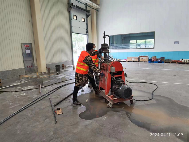 谢岗镇厂房地面下沉塌陷注浆加固施工